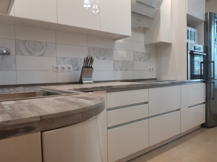 Белый кухонный гарнитур-Кухня МДФ в ПВХ «Модель 574»-фото6